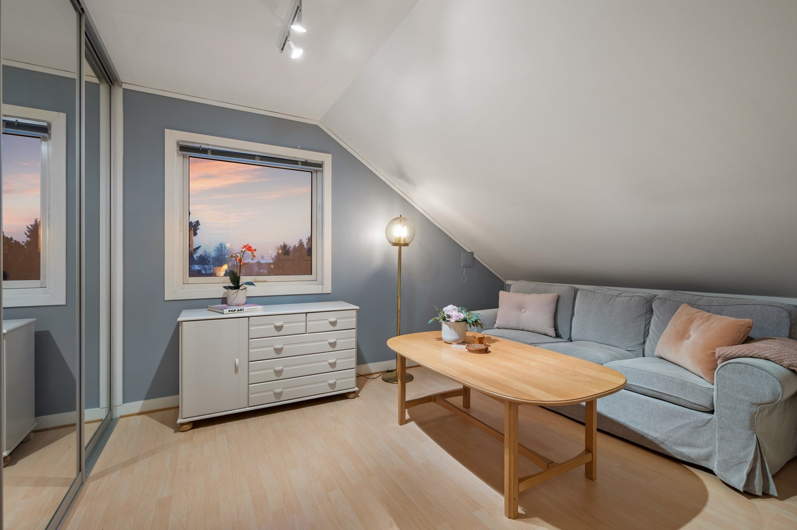 Soverom 3 er på 13 kvm og er i dag innredet som ekstra stue. Galleribilde