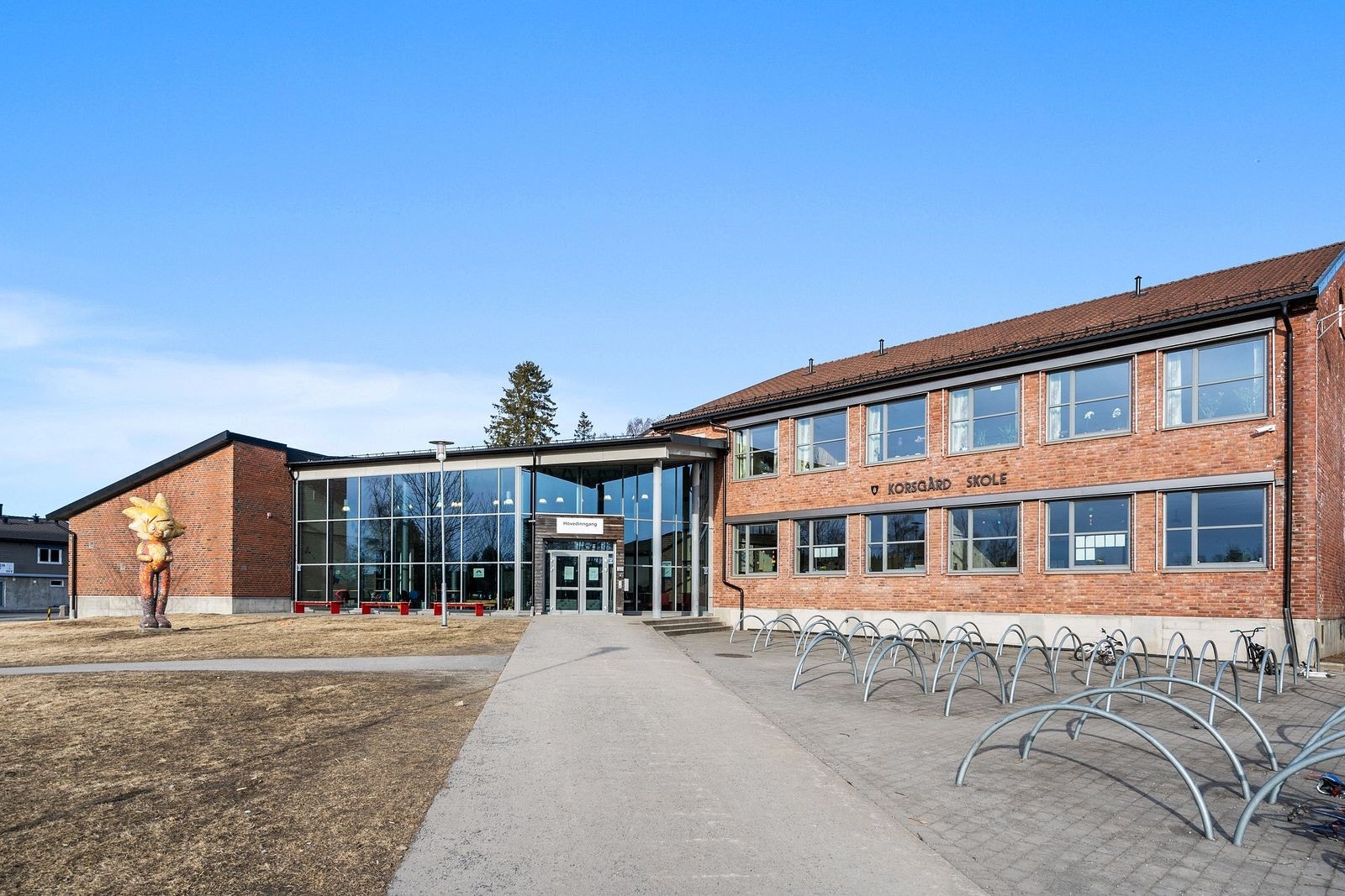 Korsgård skole er en barneskole fra 1.-7.klasse med ca. 300 elever. Galleribilde
