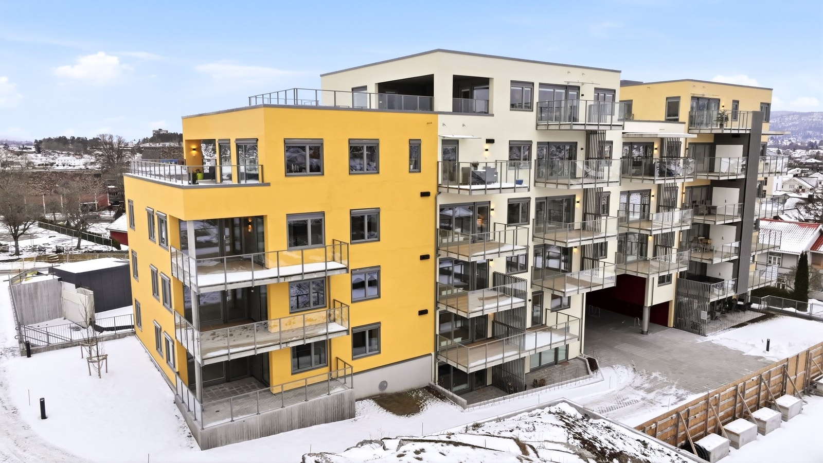 Det følger med parkeringsplass i garasjekjeller. Galleribilde