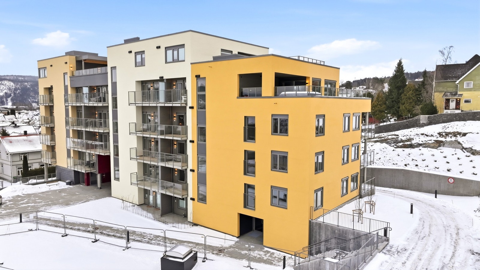 Her får du en tidsriktig leilighet, med spennende fellesarealer, grønne uteplasser, solfylt og nærheten til alle tilbud i sentrum. Galleribilde