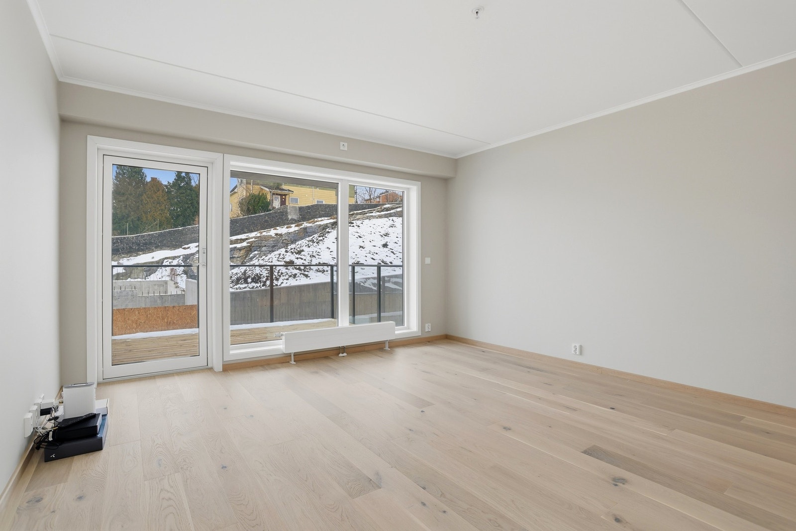 Store vindusflater med lysinnslipp på 2 sider gir en god romfølelse Galleribilde