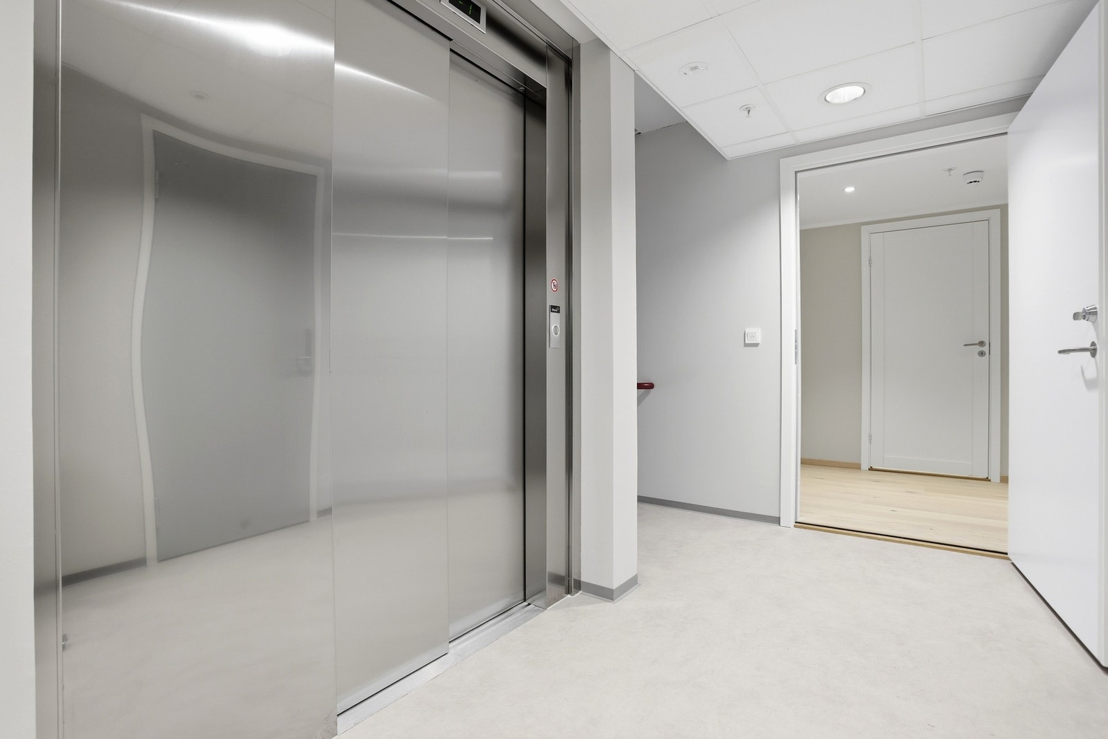 Enkel adkomst til leiligheten via heis. Galleribilde