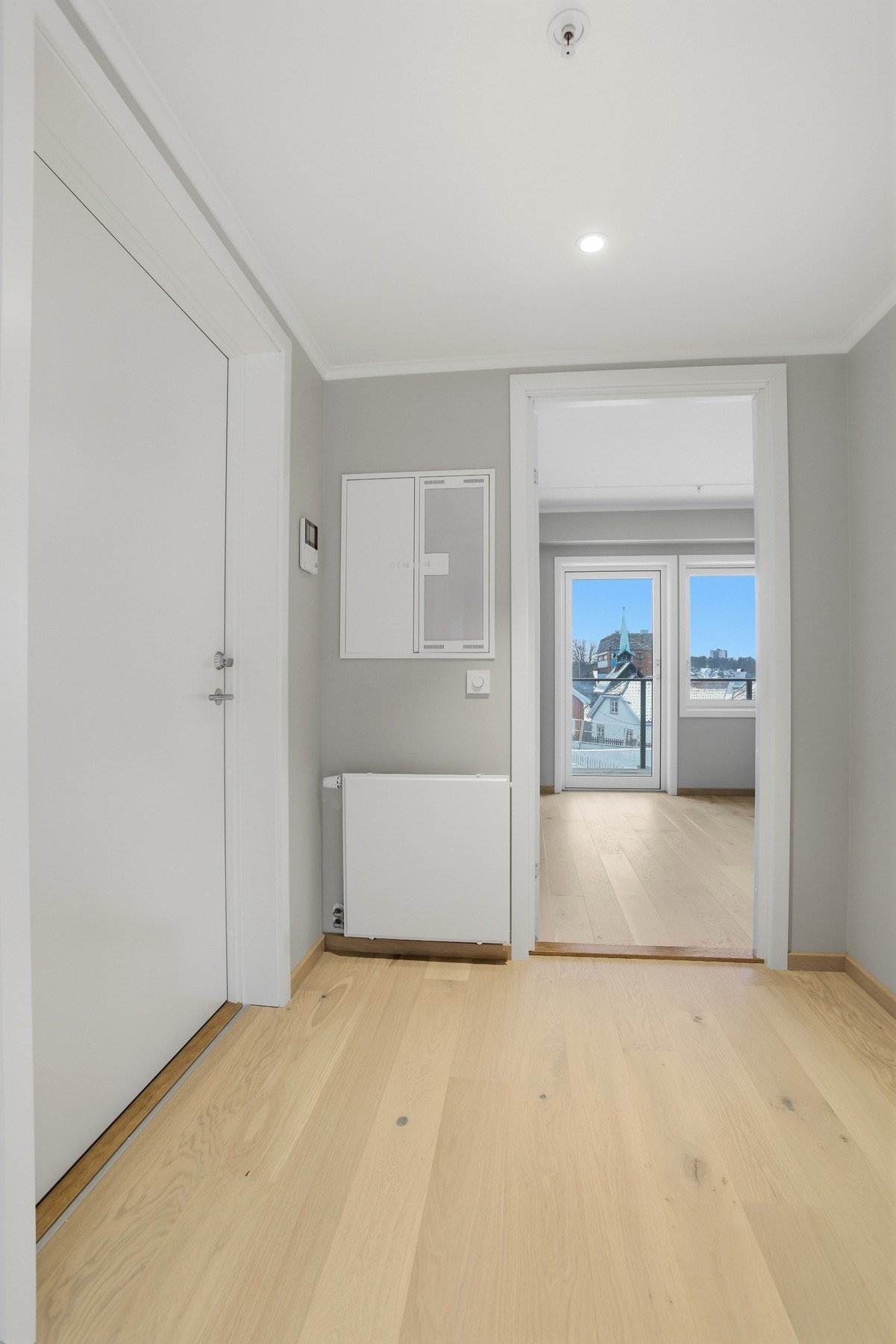 Oppvarmingsskilde via radiatorer med varme fra fjernevarmeanlegg. Galleribilde