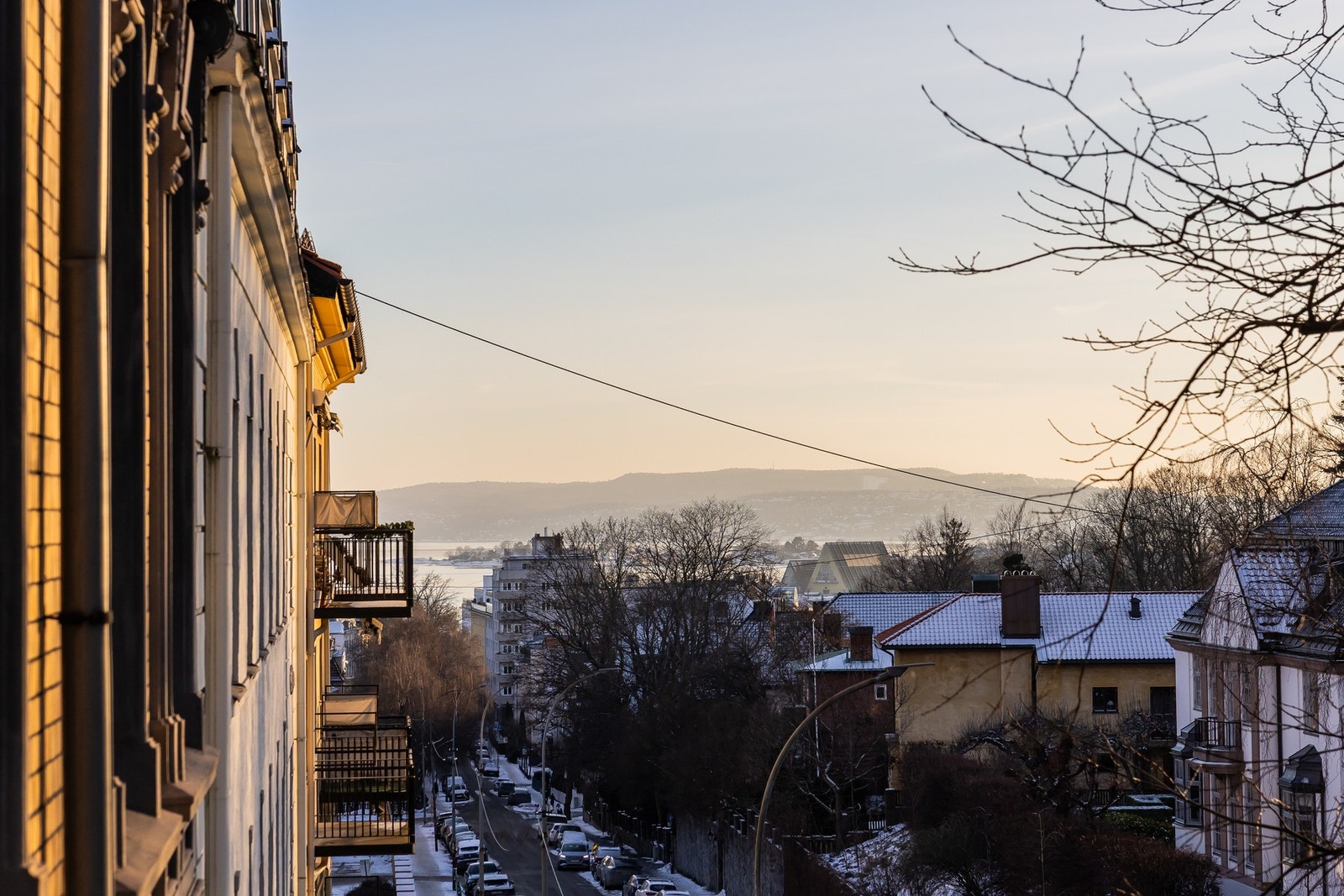 Flott utsyn mot fjorden og over det fasjonable nabolaget. Galleribilde
