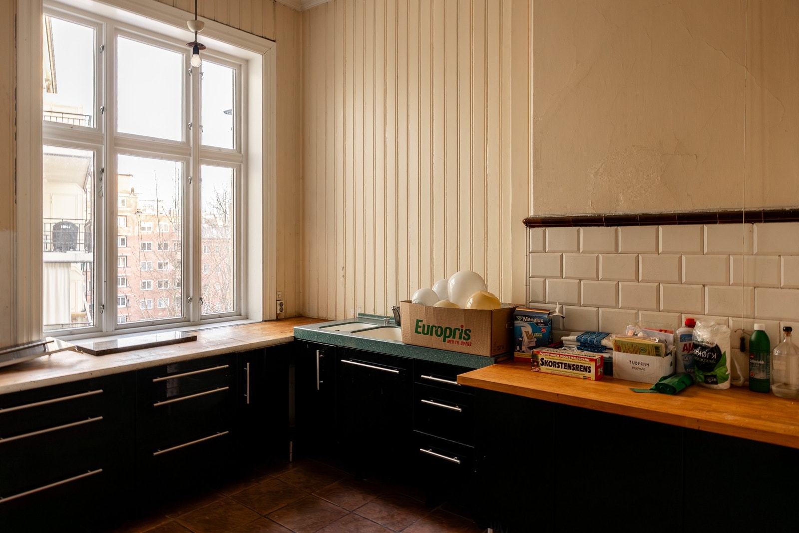 Separat kjøkken mot bakgård Galleribilde