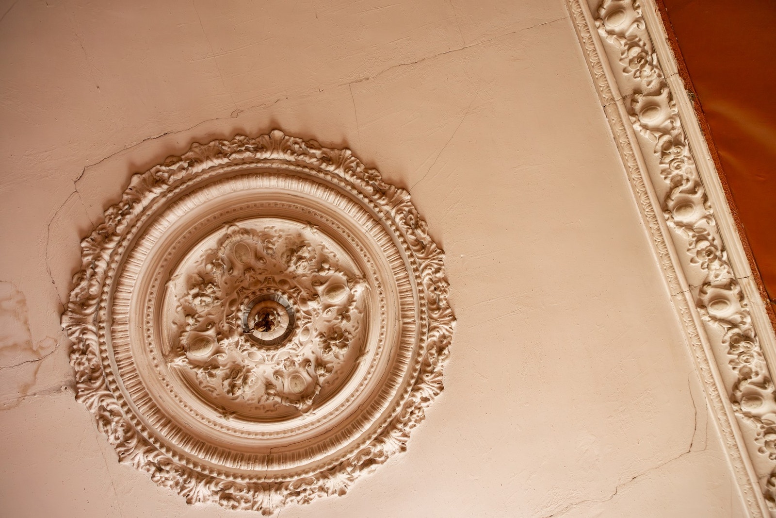 Flere av leilighetens klassiske detaljer er bevart Galleribilde