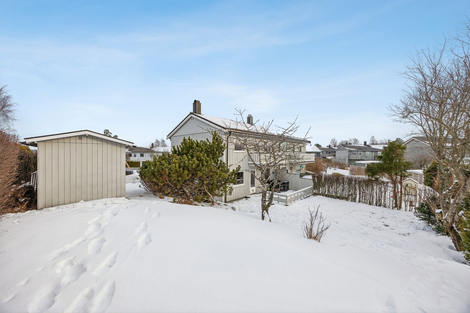 Flott del av 2-mannsbolig, med solrike uteområder. Galleribilde