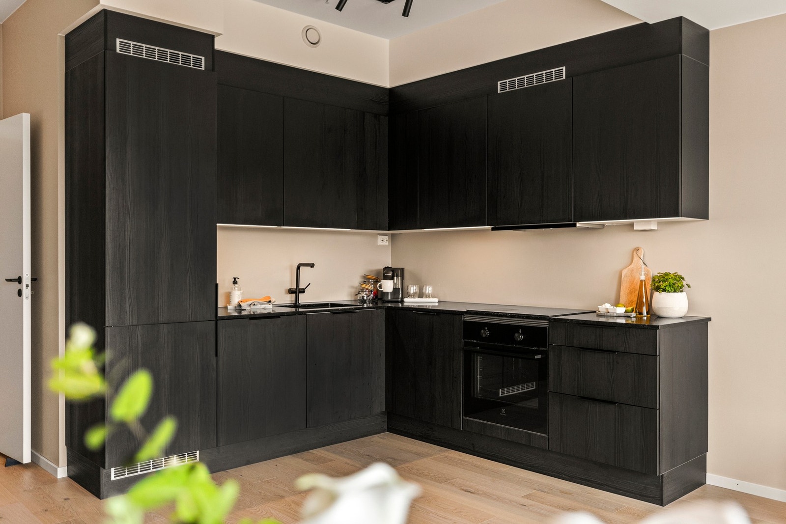 Oppgradert kjøkken med blant annet Kvarts kompositt benkeplate, Galleribilde