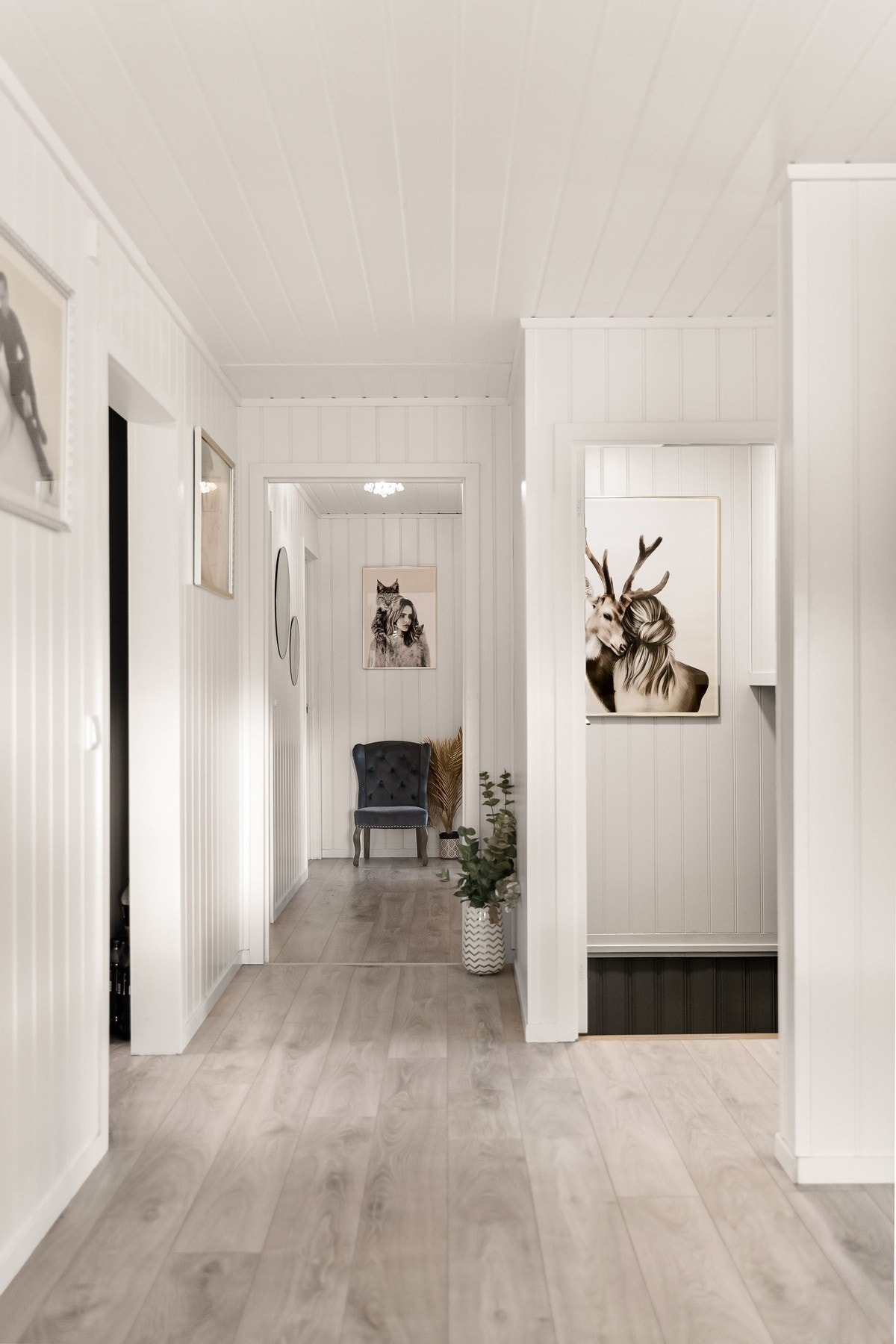 Lys og åpen gang og entré Galleribilde