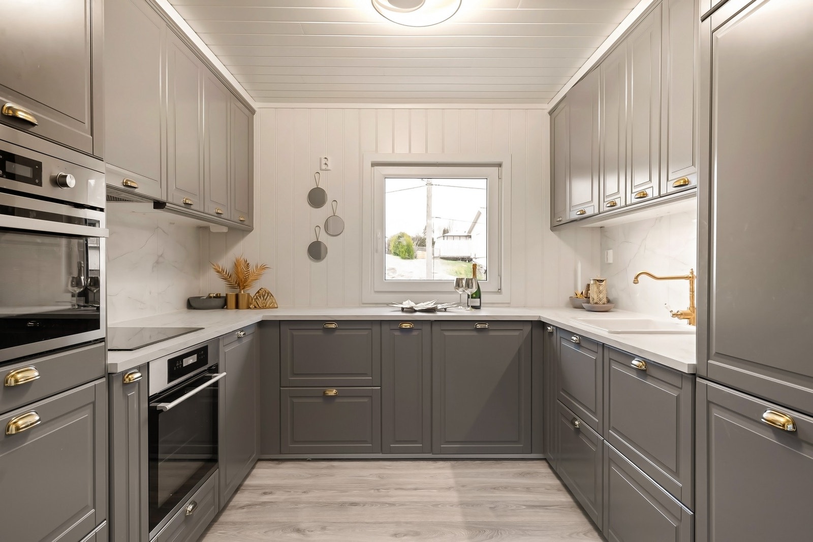 Nyere kjøkken - type IKEA. Galleribilde