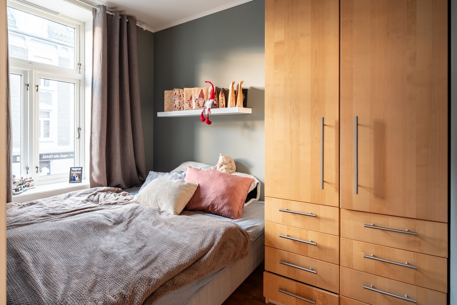 Soverom på 6m² med garderobeskap. Galleribilde
