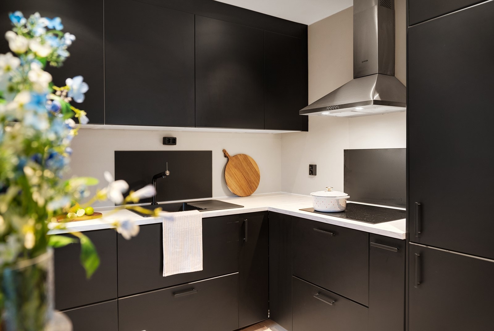 - En innholdsrik familiebolig over to plan med moderne kvaliteter og familievennlig beliggenhet - Galleribilde