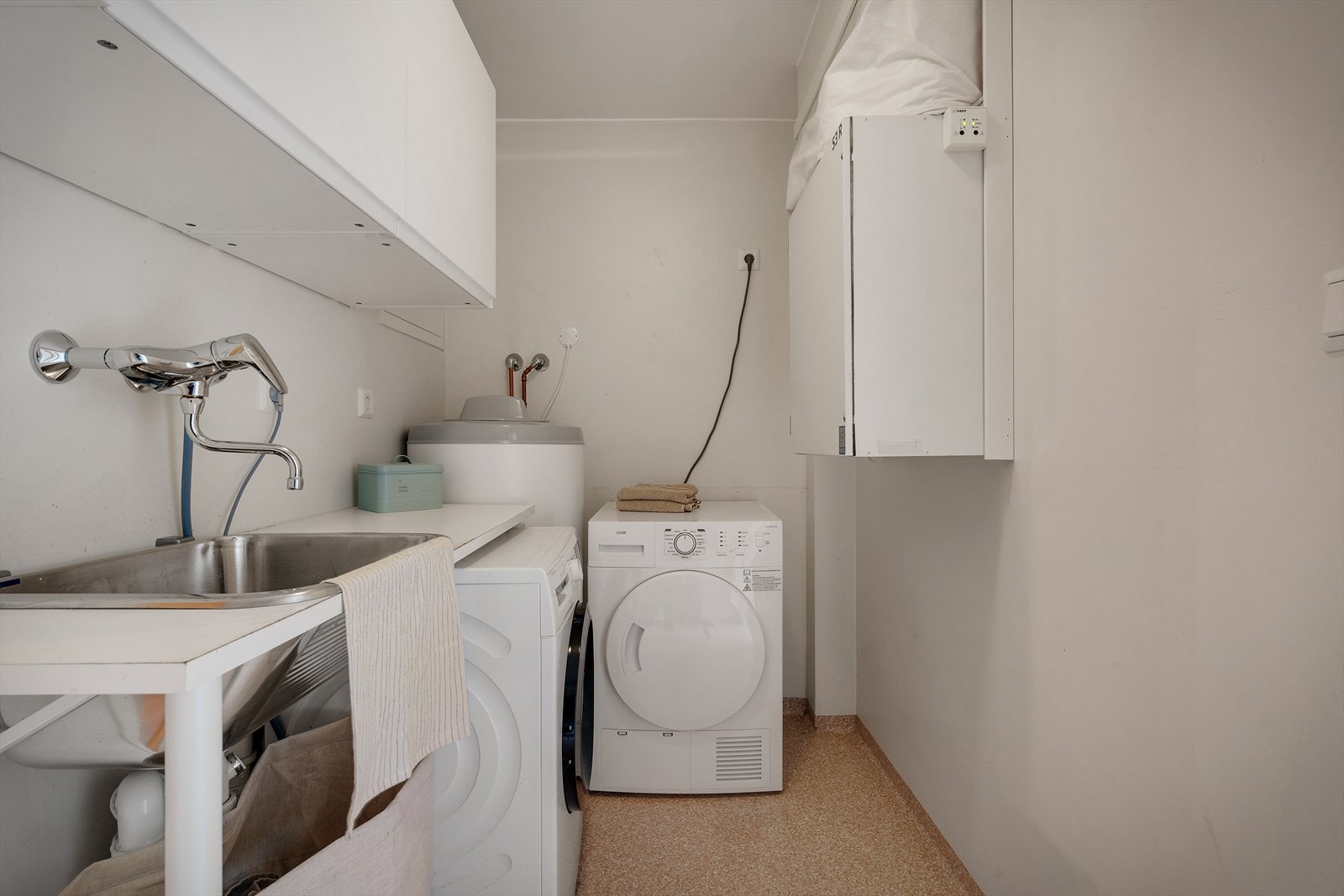 - Her er hverdagen enklere med eget vaskerom med god plass til både vaskemaskin og tørketrommel - Galleribilde