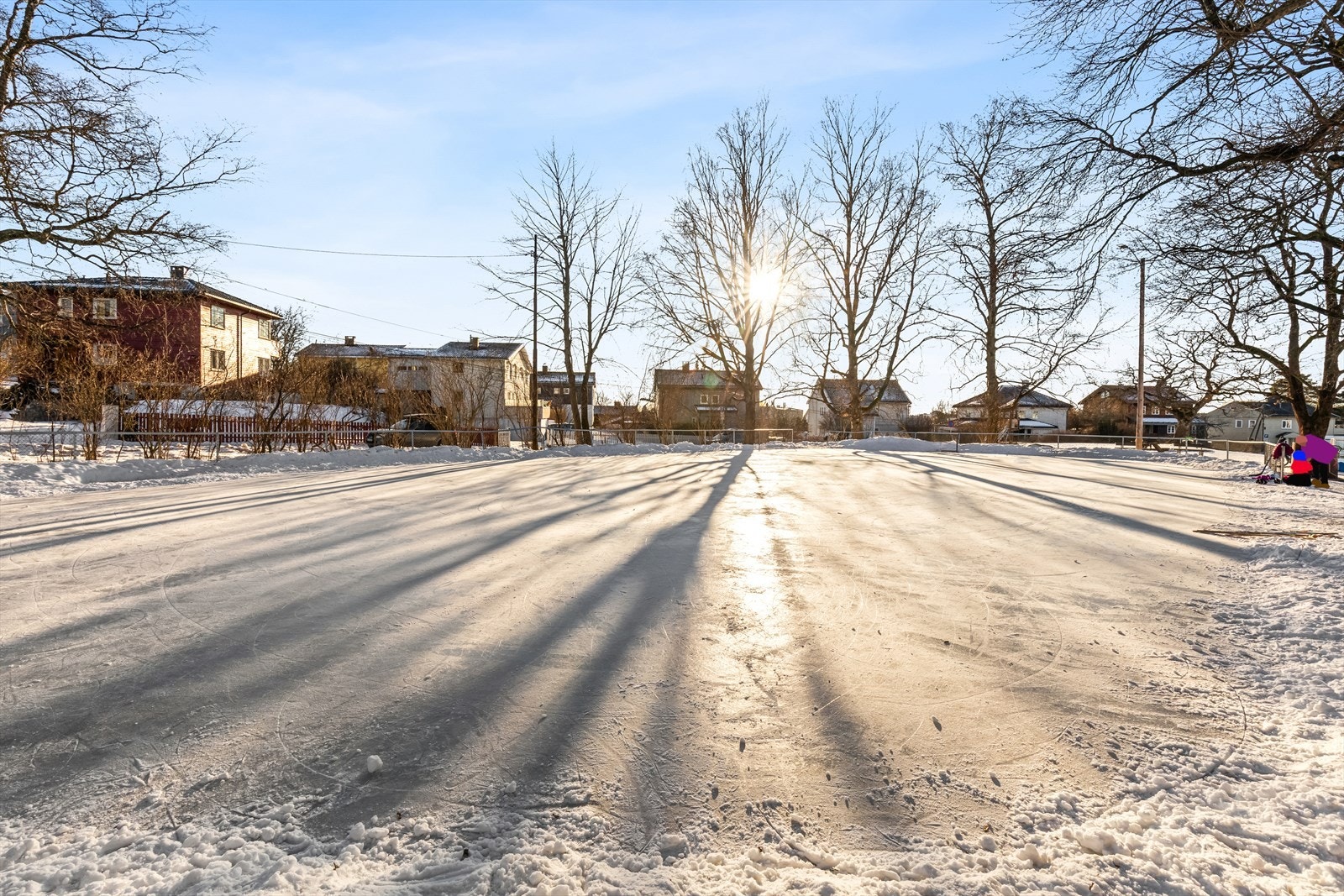Skøytebane på vinterstid i Godalsparken. Galleribilde
