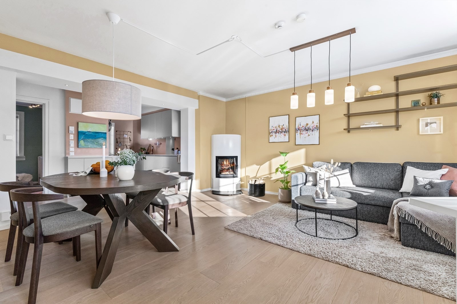 Det er lagt behagelig varmefolie i stue/kjøkken og hovedsoverom. Galleribilde