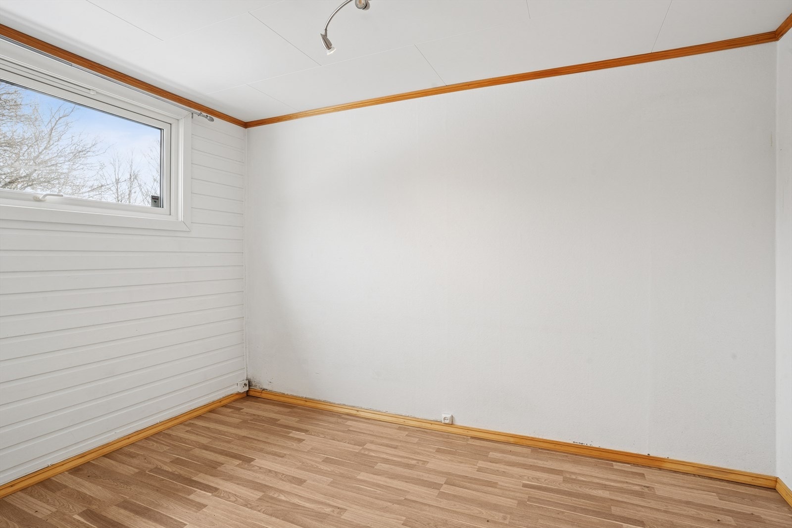 Første etasje rommer ett av leilighetens tre soverom. Galleribilde