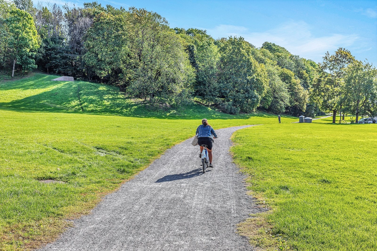 Fra Tøyen stasjon tar Gjøvikbanen deg rett inn i Nordmarka for ski- og turopplevelser. Galleribilde