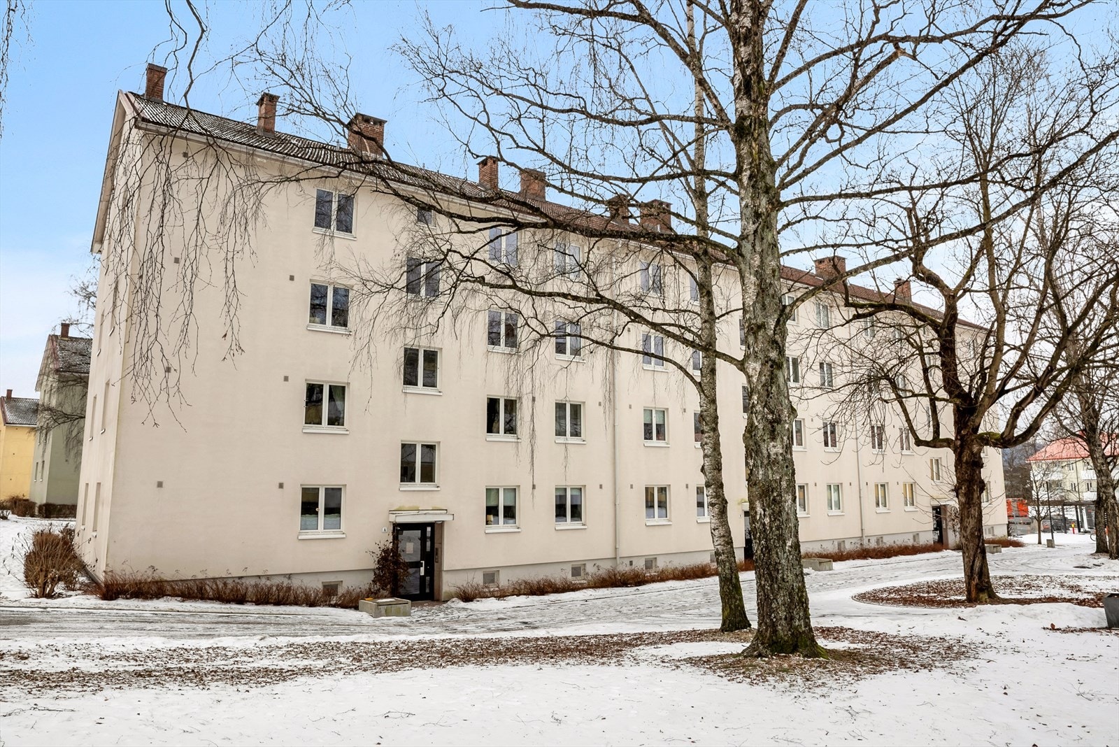 Her bor du i et trygt og etablert nabolag, ideelt for familier, med alt av servicetilbud i gangavstand. Galleribilde