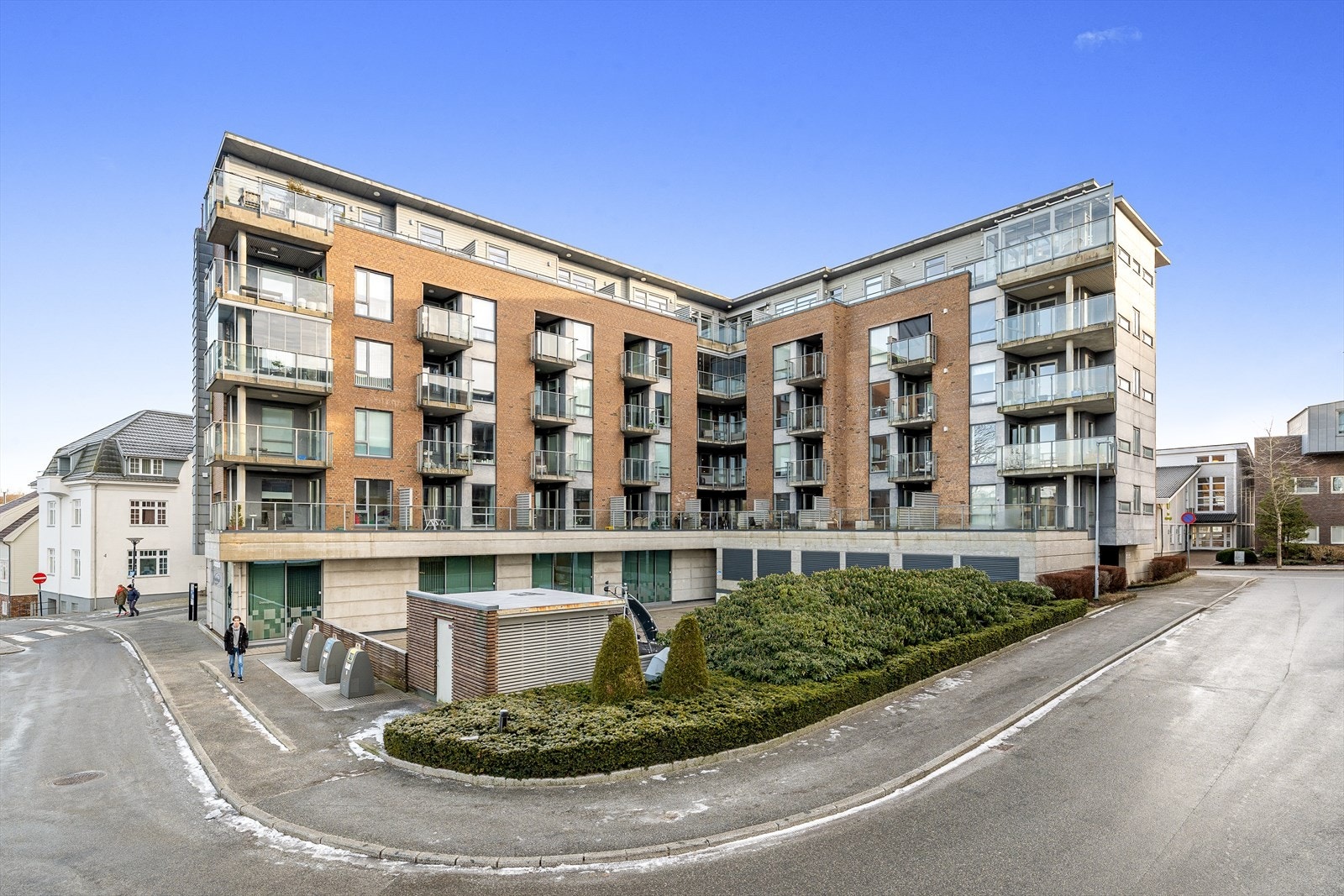 Her bor du midt i hjertet av Bryne, med en beliggenhet som gir deg umiddelbar tilgang til alt byen har å by på. Galleribilde