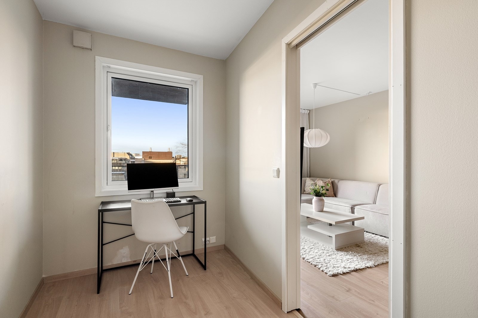 Leiligheten har to soverom. Dette rommet egner seg godt som kontor, gjesterom eller barnerom. Galleribilde