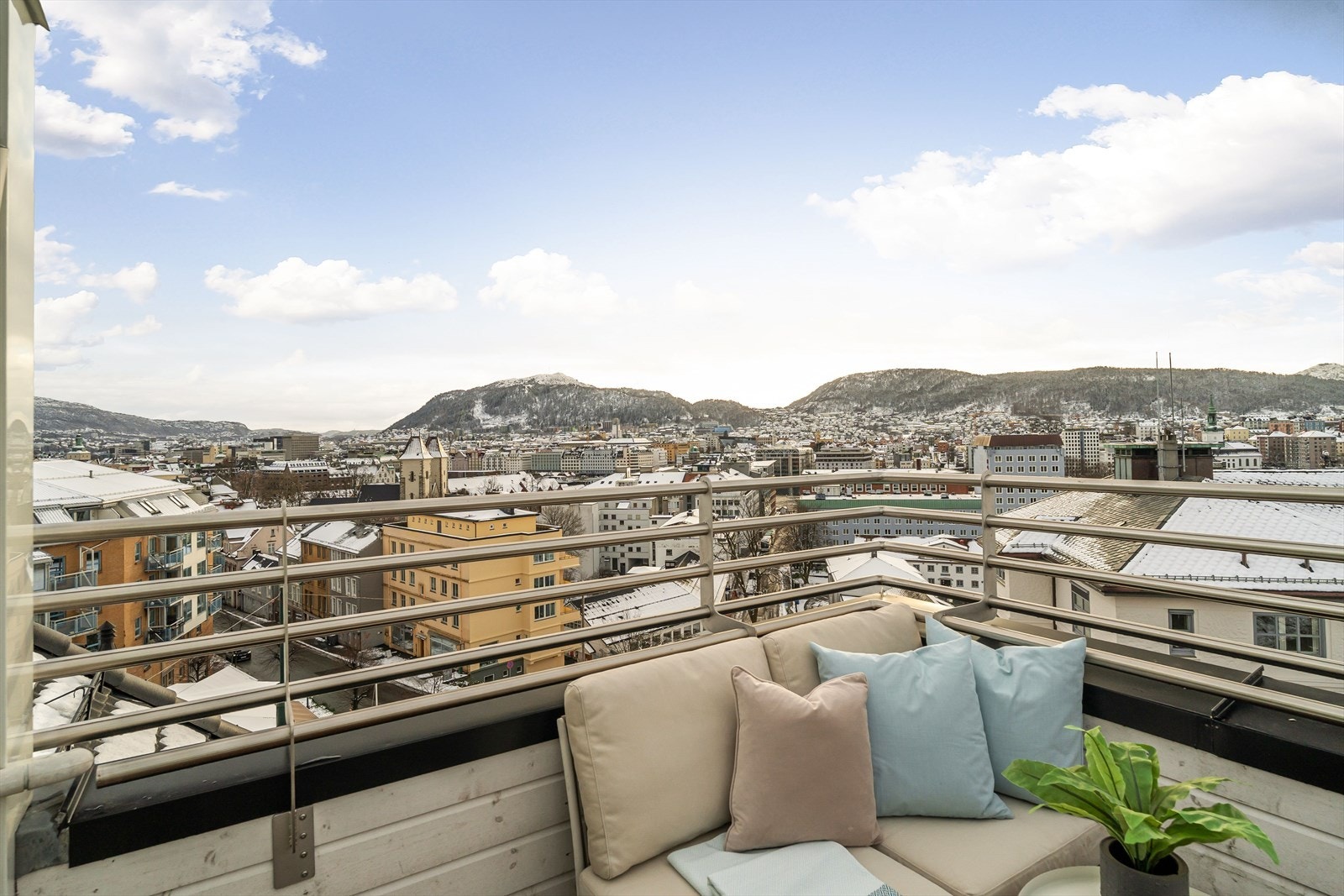 Fantastisk utsikt over Bergen sentrum og Løvstakken Galleribilde