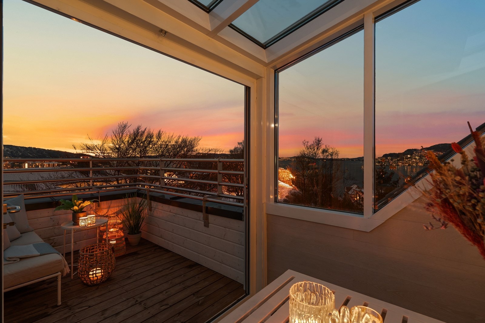 Utsikten forandrer seg vakker med lyset gjennom dagen og de ulike årstidene Galleribilde