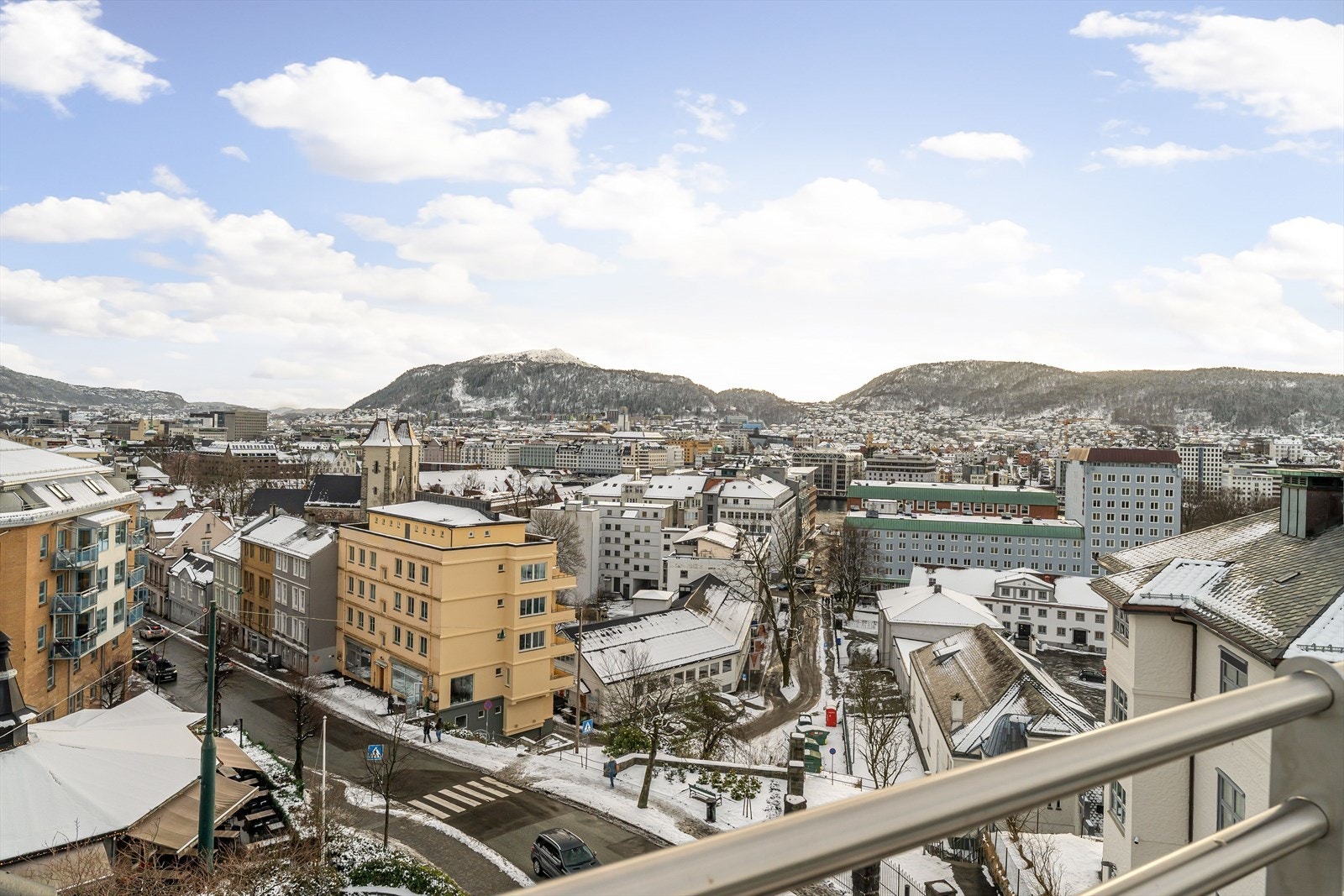 Sandviken har veldig gode kollektivtransport forbindelser i alle retninger Galleribilde