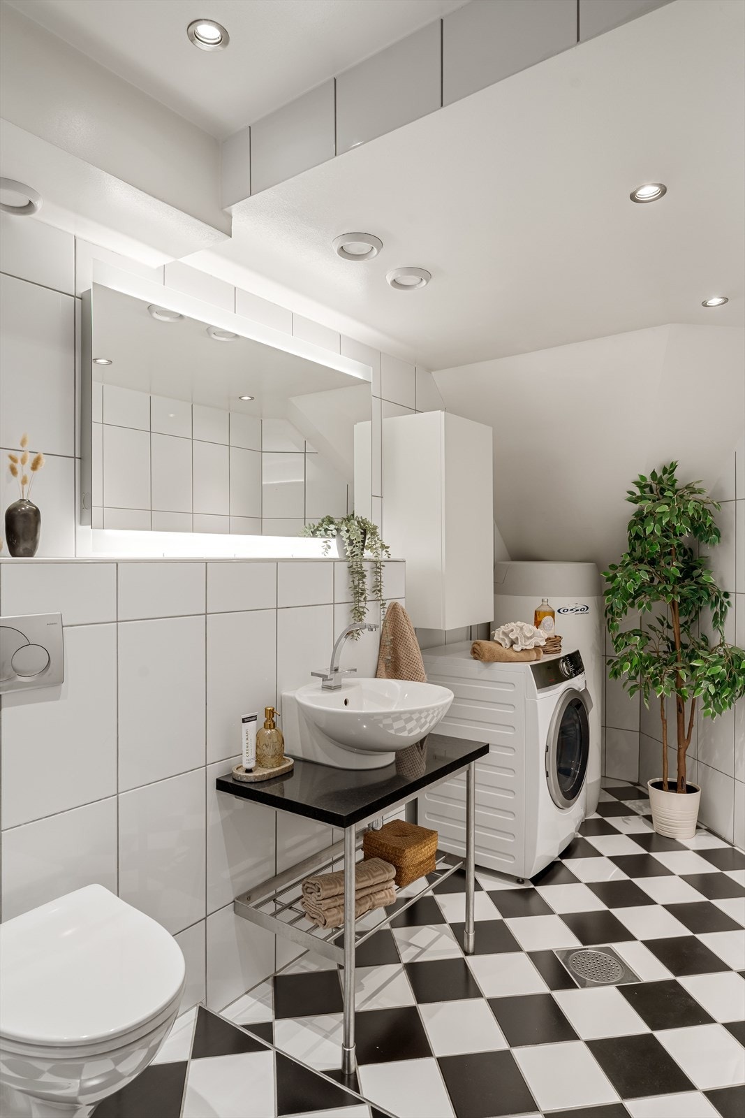 Opplegg for vaskemaskin på badet Galleribilde