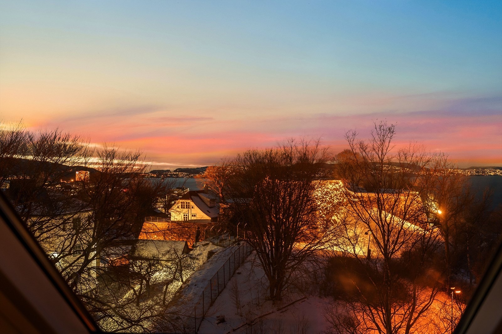 Vakker utsikt mot Askøy fra hovedsoverom Galleribilde