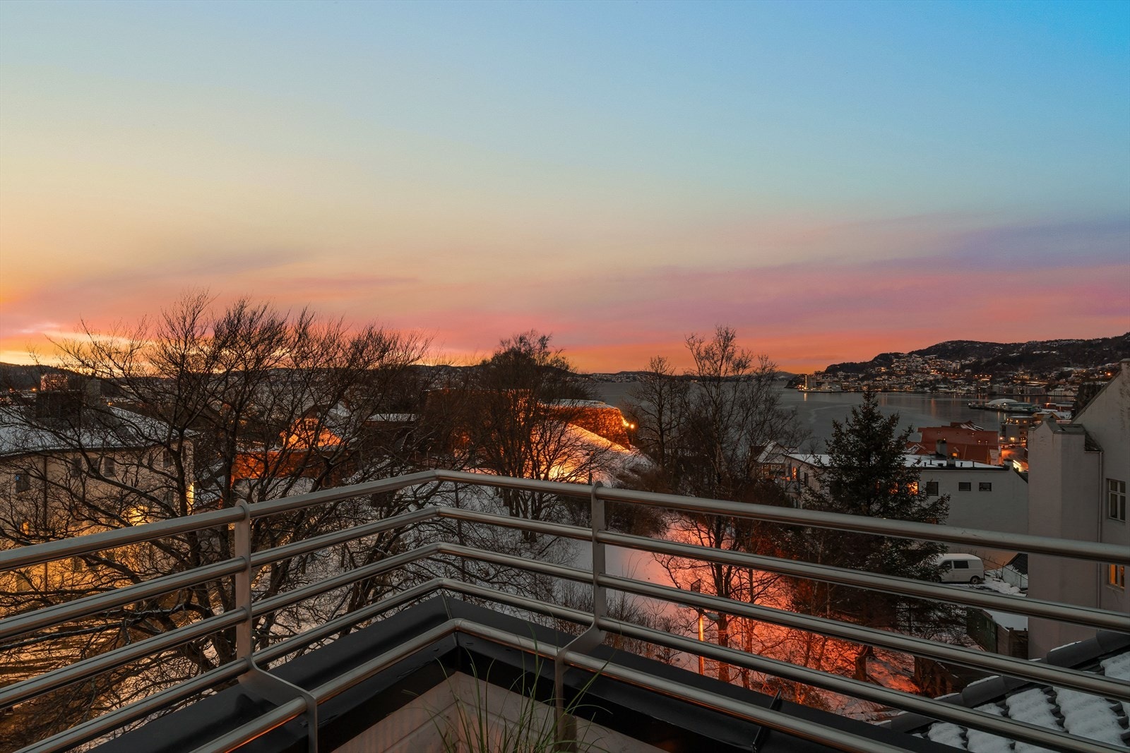 Her kan man nyte vakre solnedganger hver dag Galleribilde