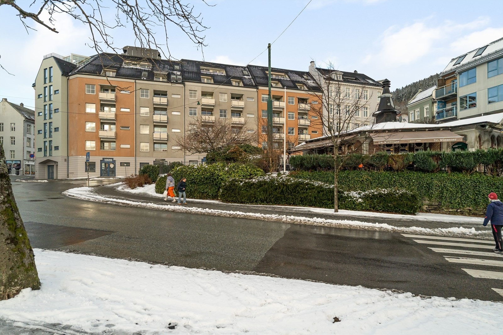 Nærmeste dagligvarebutikk ligger kun 100m unna boligen Galleribilde