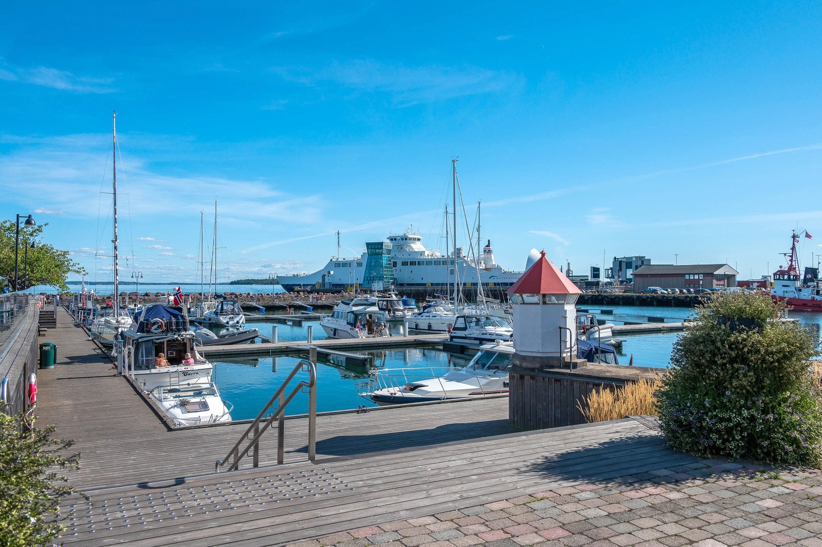 Horten Gjestehavn. Bastøferja tar deg til Moss og er gratis for både gående og syklende Galleribilde