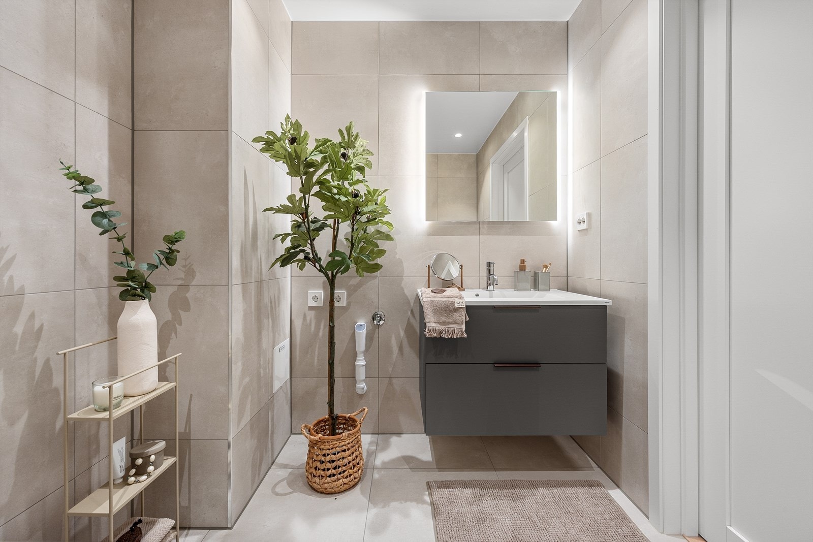 Opplegg for vaskemaskin/tørketrommel. Galleribilde