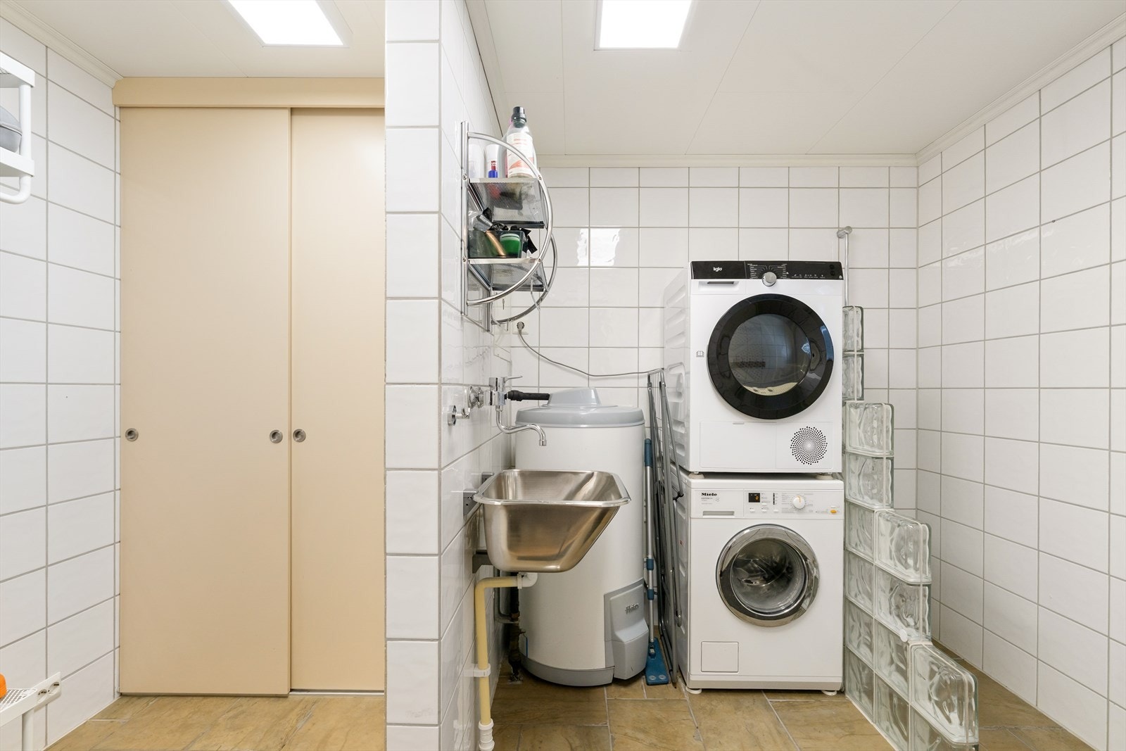 Vaskerom Galleribilde