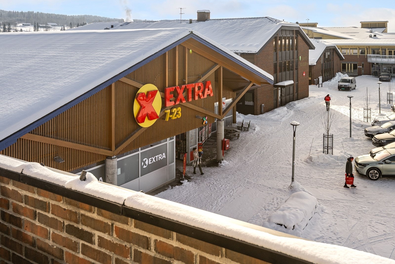 Umiddelbar nærhet til Coop Extra med post-i-butikk og PostNord. Galleribilde