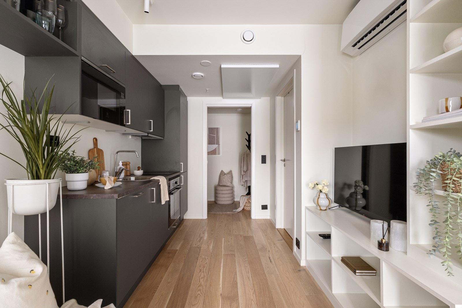 - Åpen stue-/kjøkkenløsning som skaper en sosial og luftig romfølelse - Galleribilde