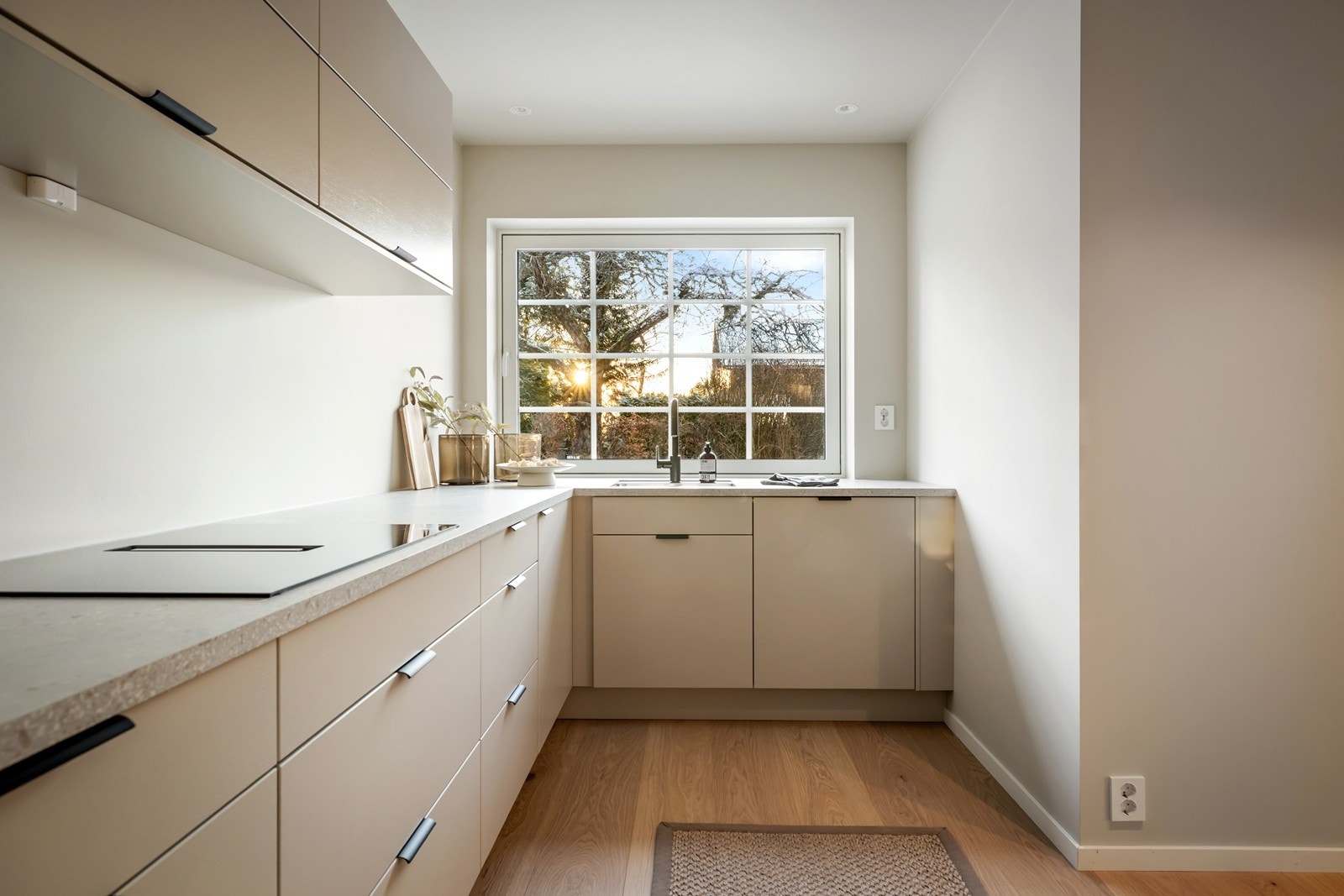 Godt med skap-og benkeplass Galleribilde