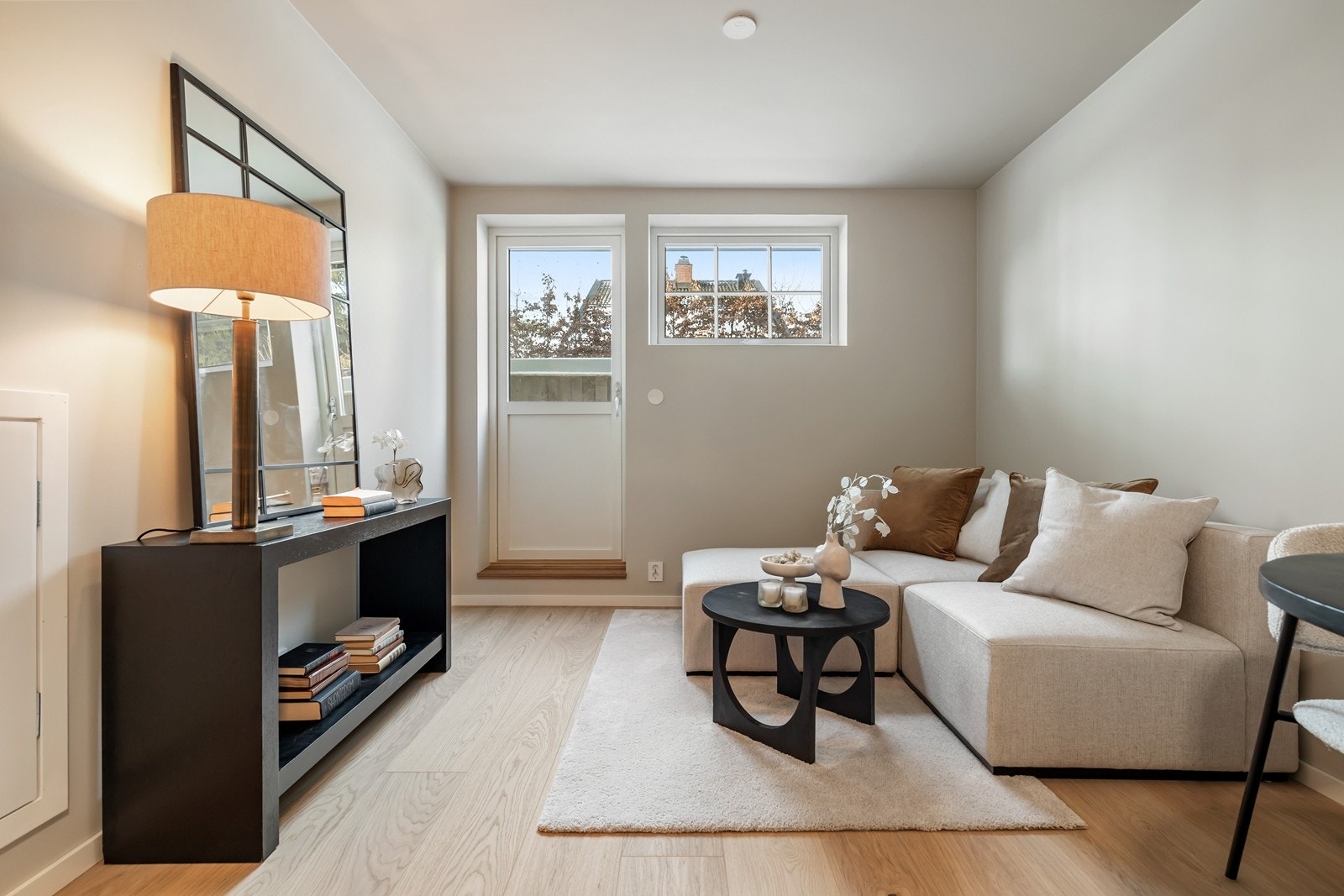 Kjellerstue med egen inngang Galleribilde