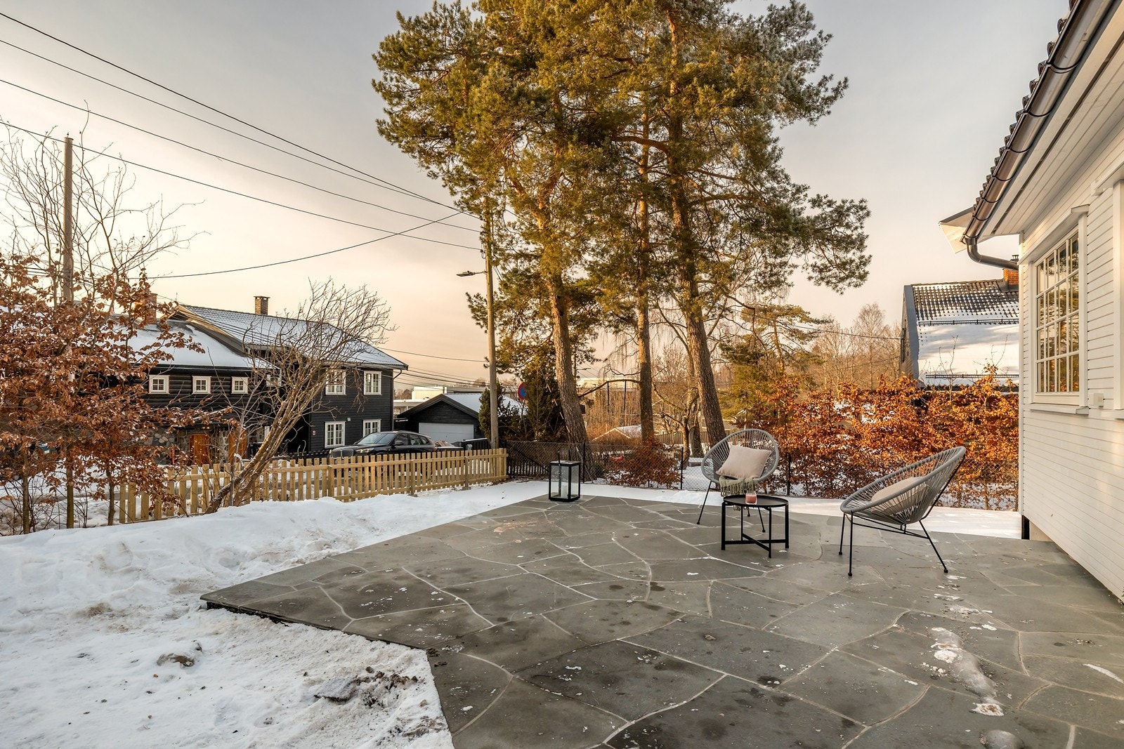 Solrik uteplass mot vest Galleribilde