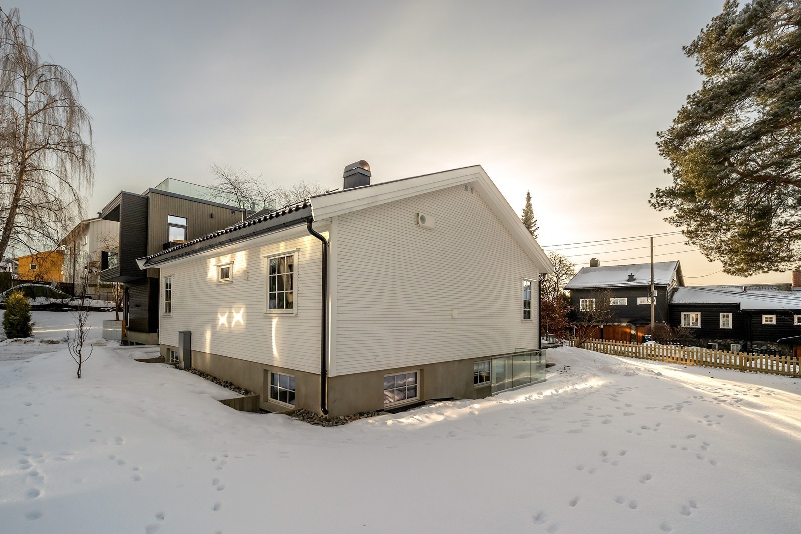 Boligen har egen romslig og solrik hage Galleribilde