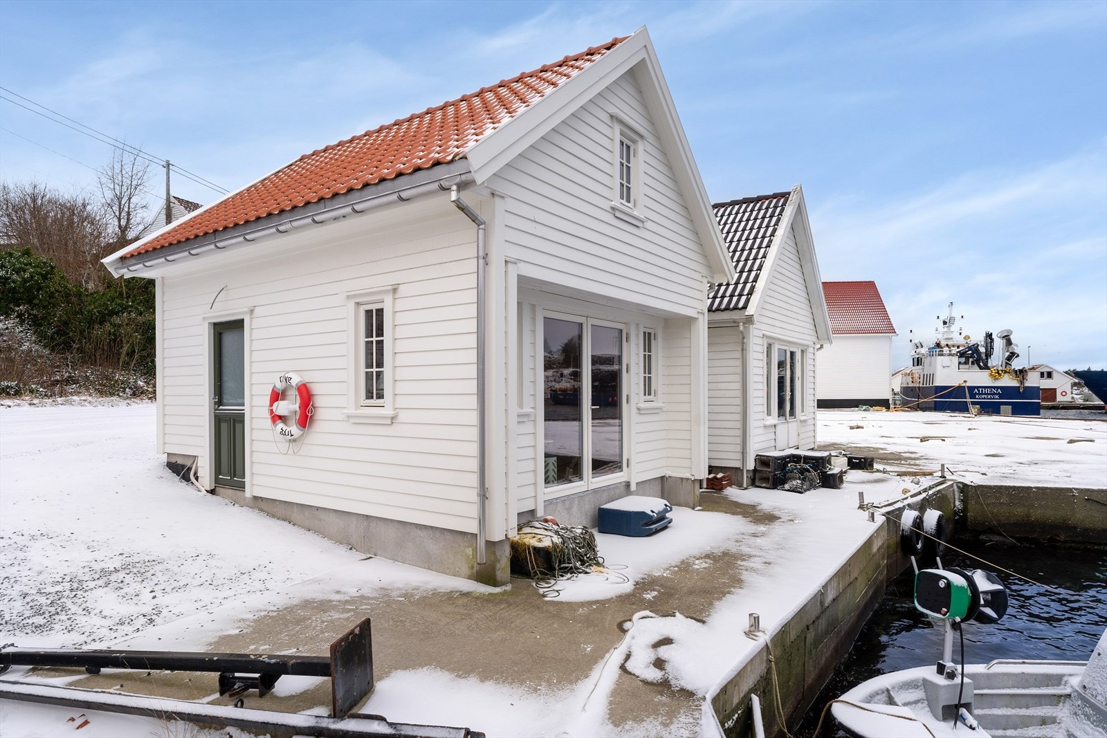 Her har du en gyllen mulighet til å skaffe deg et flott og solid oppført naust fra 2021 Galleribilde