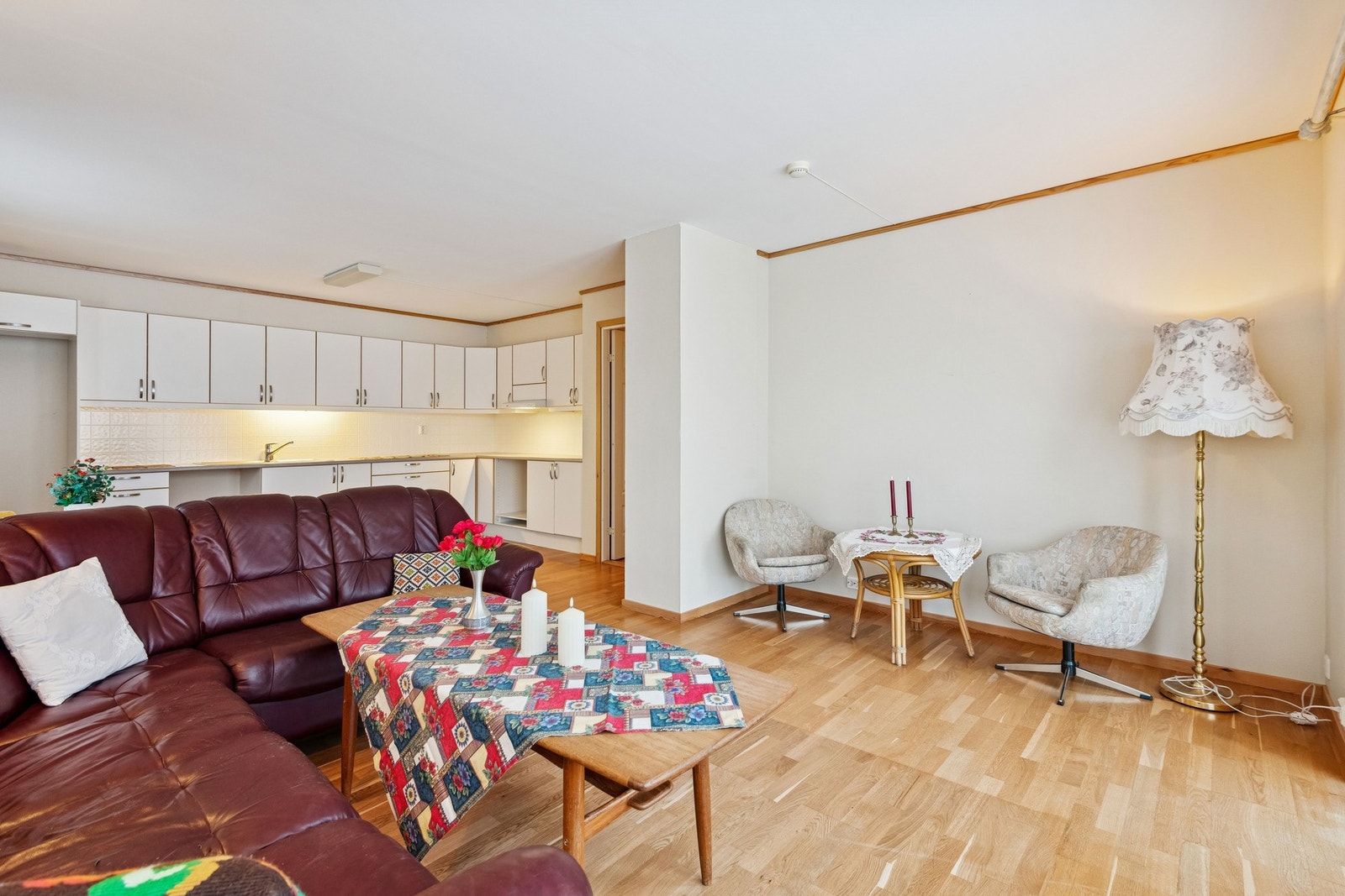 Stue med en praktisk og fleksibel møbleringsplan - lett å tilpasse etter behov. Galleribilde