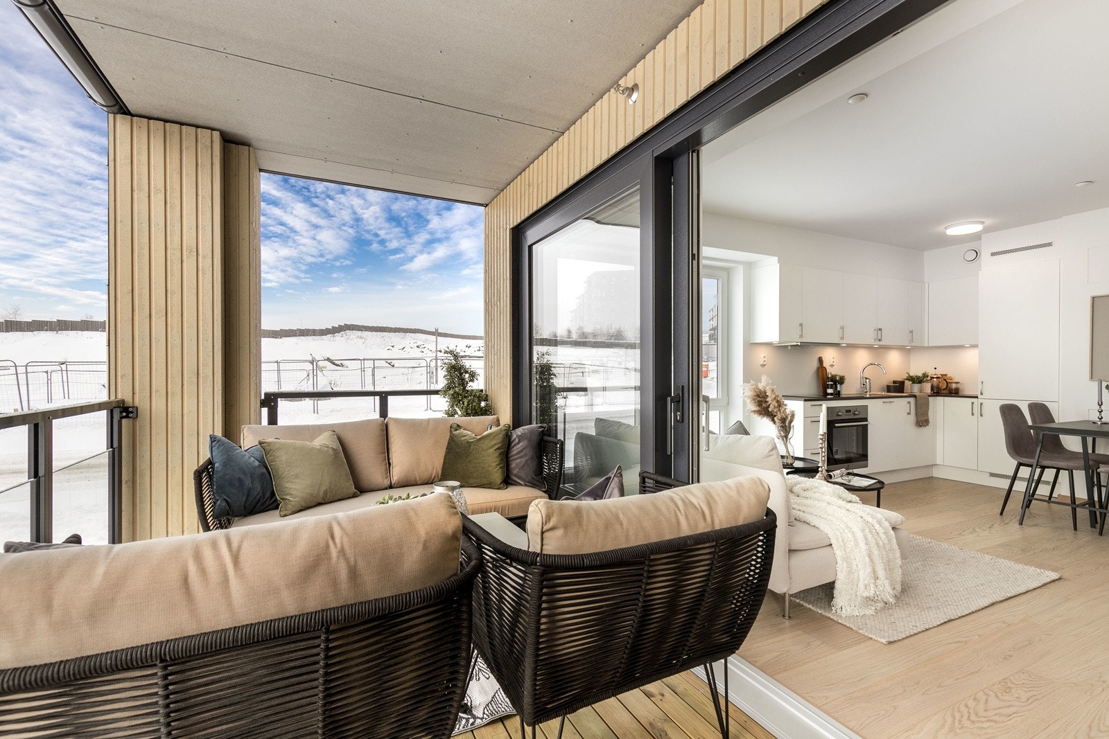 Utgang til en flott sydvestvendt balkong på 13 kvm. Galleribilde