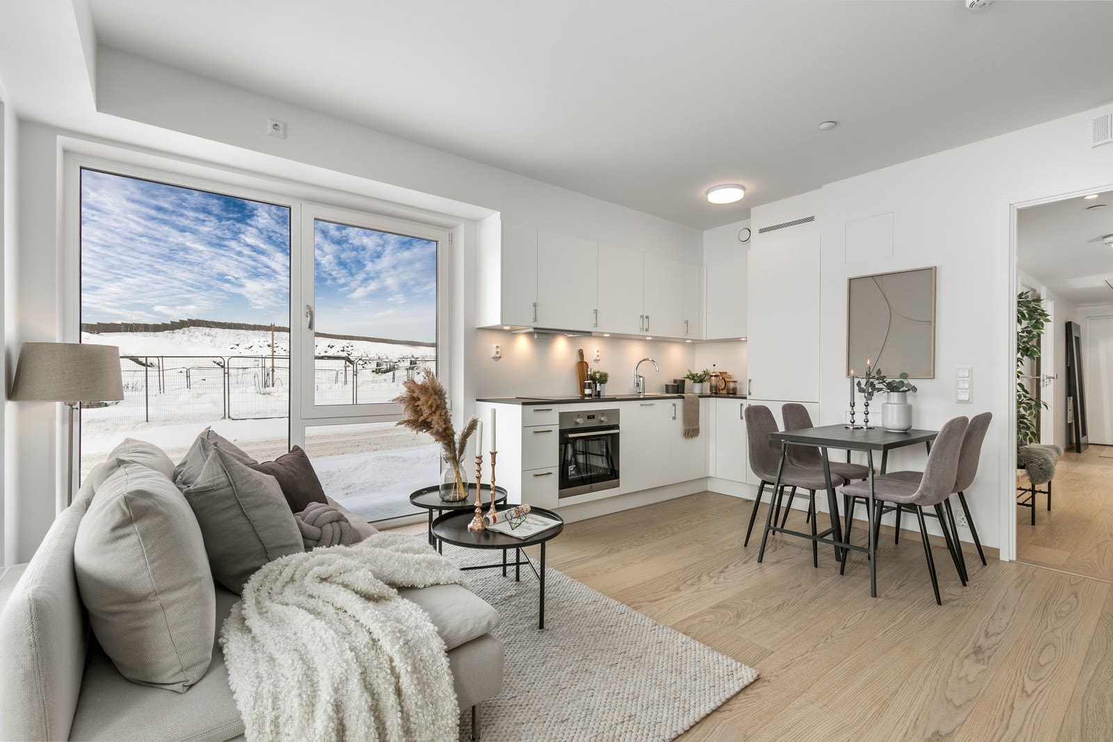 Velkommen til Døliringen 23, M109! Nyoppført og innbydende 4-roms hjørneleilighet med en lys planløsning, i det populære prosjektet Vestskogen. Galleribilde