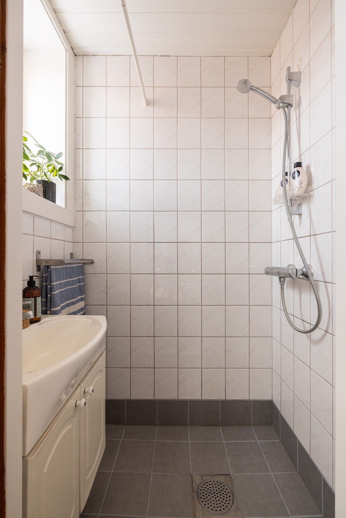 Det ble i følge tidligere salgsdokumenter lagt nytt gulv i dusjrommet med ny membran i 2014. Galleribilde