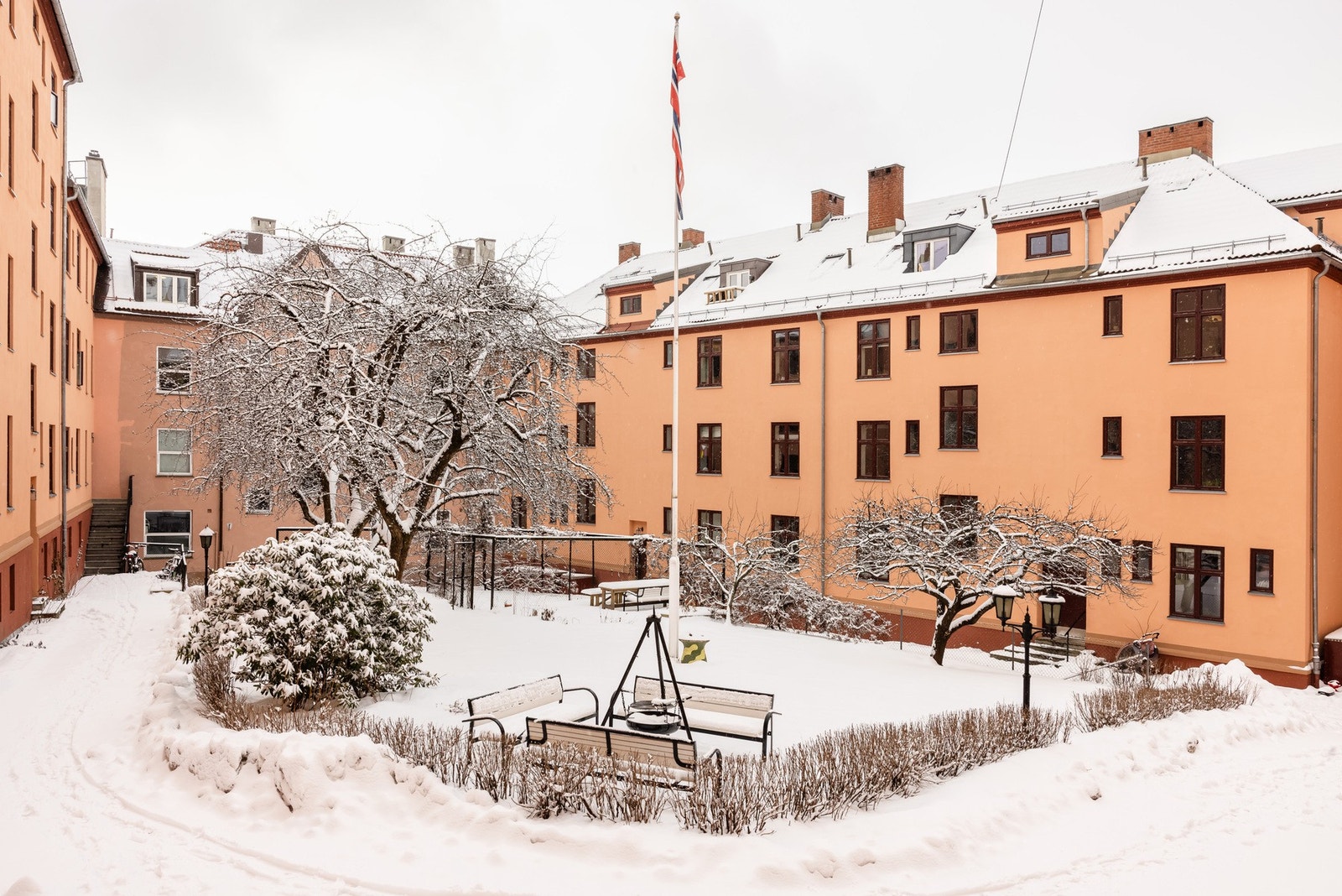 Borettslaget er kjent for sitt gode miljø og sine to
flotte og lukkede bakgårder. Galleribilde