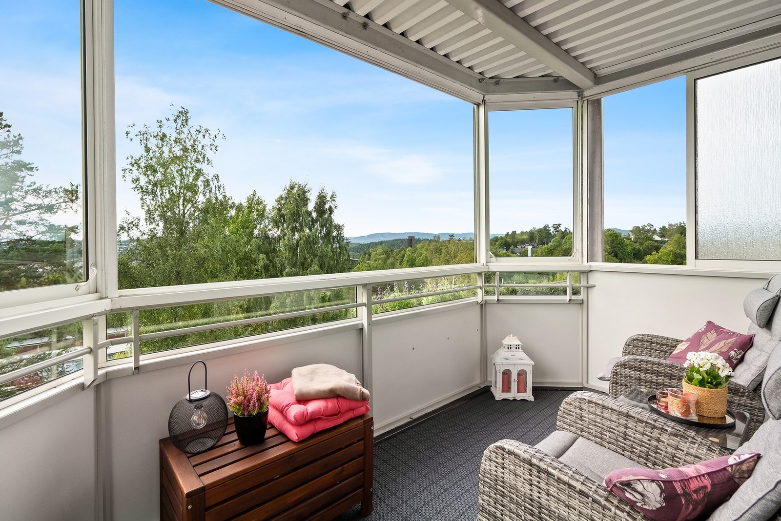 Bølerskrenten 17 er en lys og pen, gjennomgående 4-roms i 4. etasje. Galleribilde