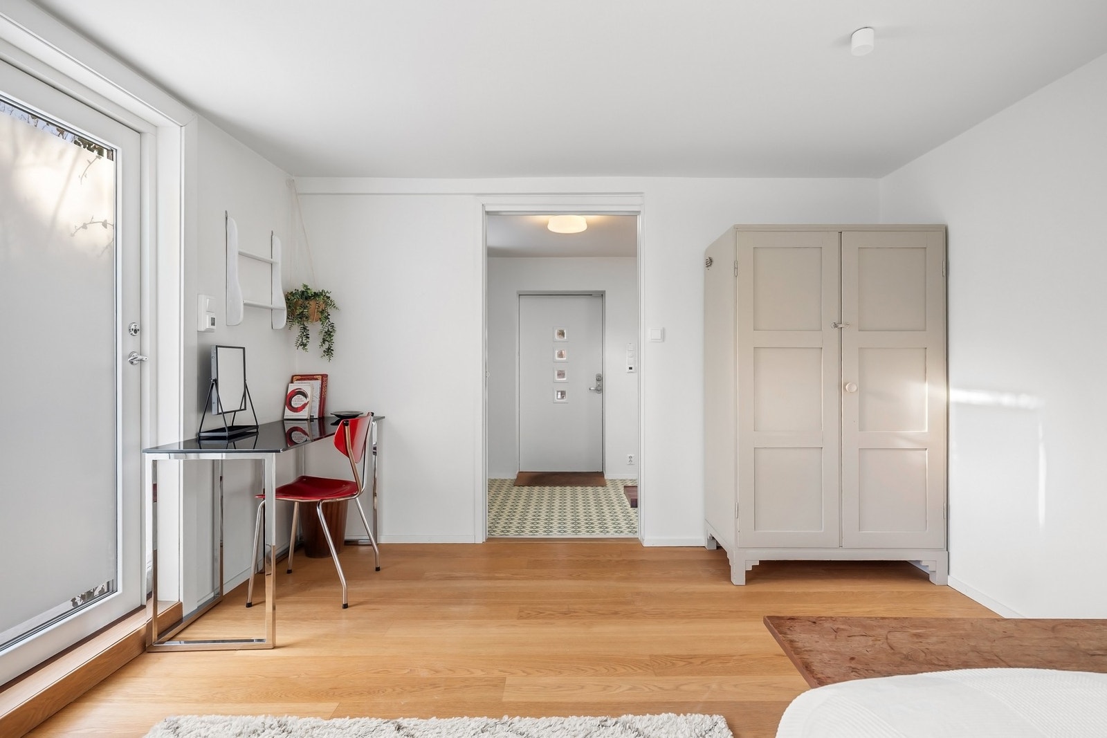 Det er varme i gulvene i kjellerstuen. Galleribilde