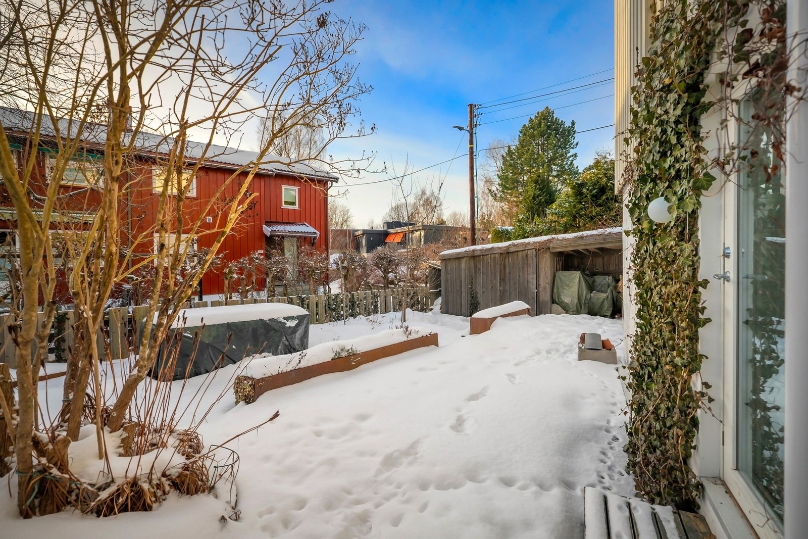 Ny drenering og fuktsikring langs langveggen i 2017. Galleribilde