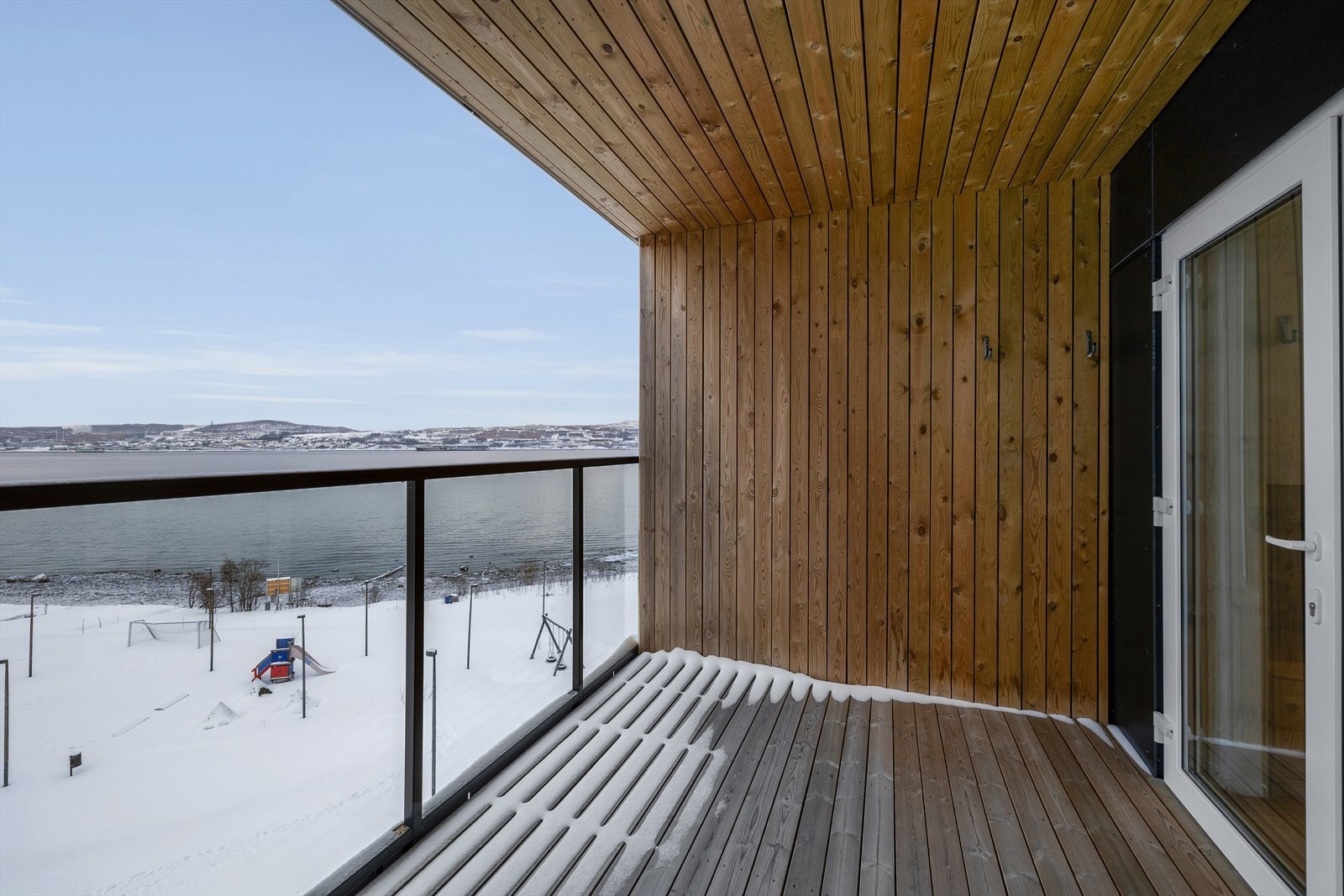 Fin utsikt mot havet. Galleribilde